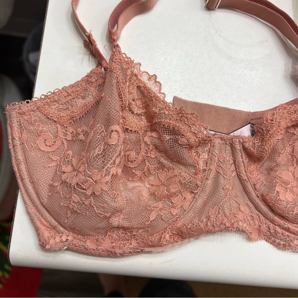Victoria’s Secret Dream Angels blush pink lace bralette lingerie bra